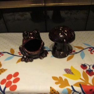 Rare Vintage Kitchen FROG and MUSHROOM Ceramic Kitchie Set  Great Gift