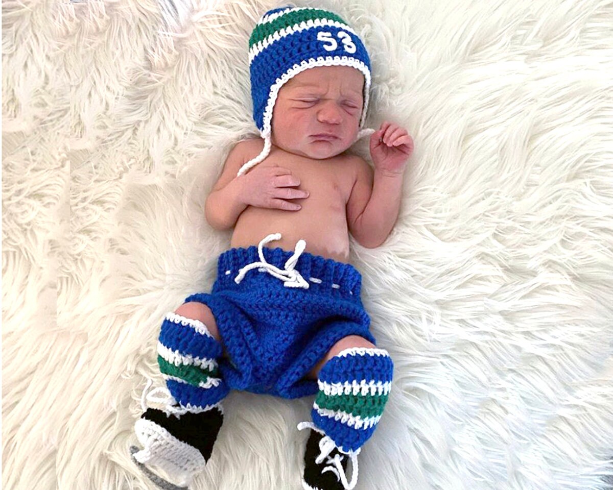 Toronto baby outfit ,Toronto hat,hockey team outfit, baby gift,Toronto