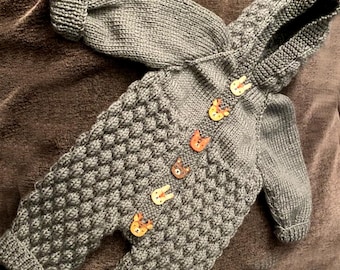 KNITTING PATTERN PDF 0-6 Months Baby Romper, Hooded One Piece Jumpsuit, Overall Leggings, Knitted Bottom-up, Button Bear Pom Jumper