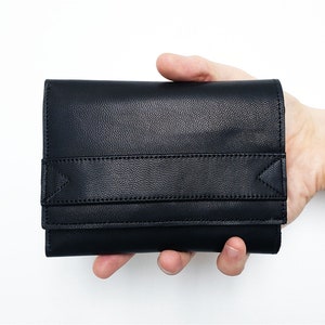 Cartera de cuero negro bolso de viaje de cuero de mujer, funda de pasaporte de cuero, cartera de viaje de cuero, cartera de cuero de mujer de tamaño compacto hecha a mano