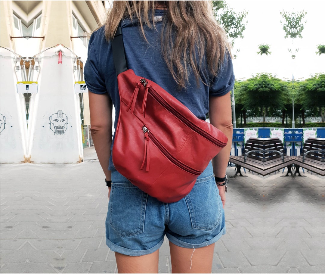 The Chain Link Leather Crossbody Red