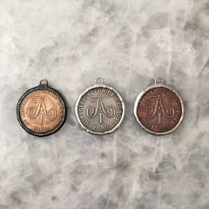 Colgante de moneda francesa, París, 1,5”, collar con conector de flor de lis, oro o plata, réplica, reproducción soldada.
