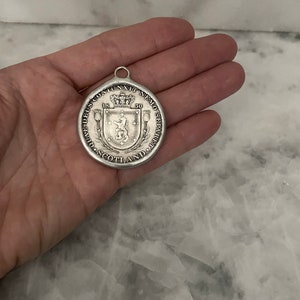 May include: Silver coin with a lion and a crown on the front. The coin reads "DEUS  CONJUNXIT  NEMO  SEPARARE  POTEST" and "SCOTLAND".