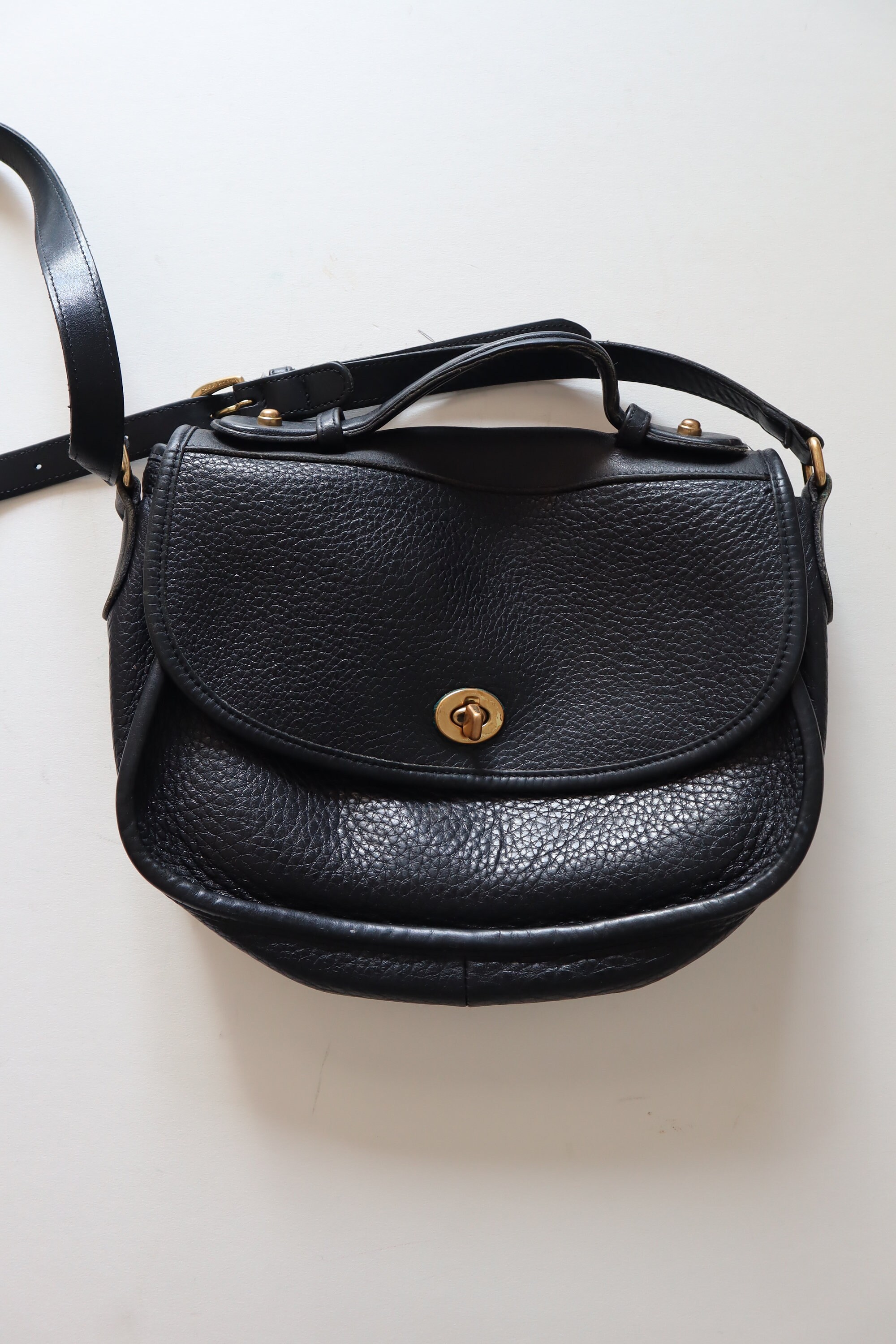 Vintage Coach black leather ID case key holder munimoro.gob.pe