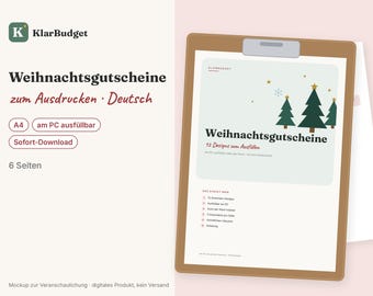 Może przedstawiać: Cyfrowy makieta produktu przedstawiająca brązową podkładkę z dokumentem z grafiką choinek i napisem "Weihnachtsgutscheine". Dokument zawiera "12 Designs zum Ausfüllen" oraz wymienia cechy takie jak "A4" i "6 Seiten" w otaczającym tekście.