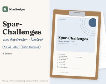 Może przedstawiać: Brązowa podkładka z klipsem trzymająca dokument zatytułowany Spar-Challenges z niebieską grafiką koła. Dokument zawiera listę wyzwań oszczędnościowych, w tym 52-Wochen-Challenge, 365-Tage-Challenge i 1.000-€-Challenge. Tekst zawiera branding KlarBudget.