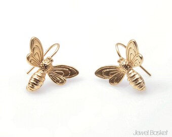 Honey Bee Ear Hook in Matte Gold / 13mm x 18mm / BMG142-E (2pcs)