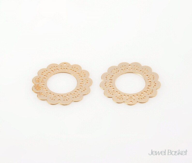 Filigree Flower in Matte Gold 4 pieces of Filigree Floral Pendants / 18mm / BMG143-P 4pcs image 2