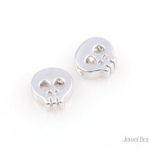 PRH018-C (2 st) / Liten dödskallepärla i polerad rodium / 6 mm x 6 mm
