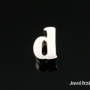 Alfabeto en minúsculas de rodio mate - 2 piezas letra minúscula "d" / 4,2 mm x 6,7 mm / BMS128-d