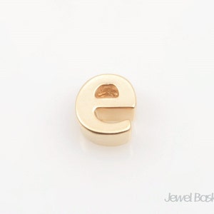 2 peças - Alfabeto minúsculo dourado fosco e / inicial / pingente pequeno / banhado a ouro 16k / alfabeto / letra minúscula / e / 4,8 mm x 5,5 mm / BMG128-e