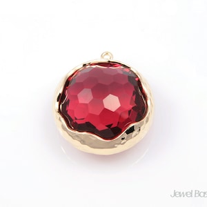 Ruby Faceted Glass and Gold Framed Round Pendant - 1piece of Ruby Color Glass Round Pendant / 20mm / Jewelry Pendant / SREG043-P