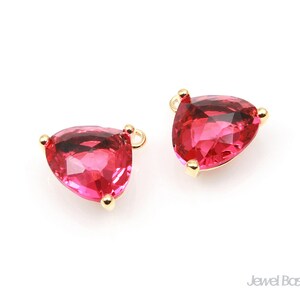 Wisiorek ze szkła Ruby Triangle w złocie - 2 sztuki zawieszek ze szkła Ruby / 13 mm x 12 mm / SREG084-P