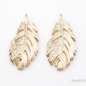 Feather Pendant in Matte Gold / 13.5mm x 30mm / BMG213-P (4pcs)