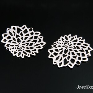 Matte Rhodium Plated Chrysanthemum Pendant / 17.5 x 20.5 mm / BMS075-P 2pcs image 3