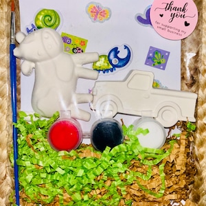 Farm Yard Fun: Lani & Asia Paintables, 2 Figurines, 3 Paint Pods, 1 Brush