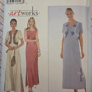 以下が含まれることがあります： Simplicityのソーイングパターンで、3つのドレスのデザインが特徴です。このパターンには、お揃いのボレロが付いた長い明るい色のドレスと、他の2つのロングドレスが含まれています。パターンには「artworks」と表示されています。