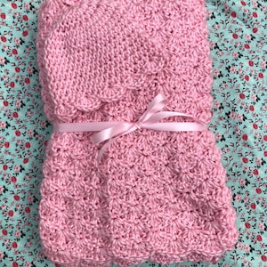 Manta de Crochê para Bebê com Gorro Combinando - Rosa