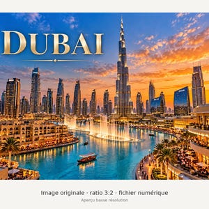 Peut inclure: Une impression numérique de la ligne d'horizon de Dubaï au coucher du soleil avec le Burj Khalifa, des gratte-ciel environnants et une fontaine centrale. Le mot DUBAI est écrit en grandes lettres dorées. Un petit bateau navigue sur l'eau.