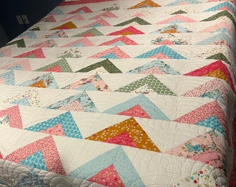 Multicolored Geometric Full/Queen Size Pieced Quilt