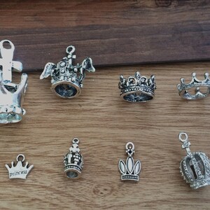 16pieces  Antique silver crown charm   -  antique silver charm pendant  Jewelry Findings