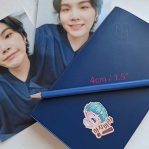 Min Yoongi / SUGA hajima sticker cute kawaii chibi fan art drawing sticker of k-pop idol agust d mint hair korean hangul text 4.5 Centimeters