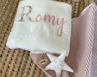 Small WARM Blanket 80 x 70 cm - MILK cotton gauze / Fur-Embroidered and Personalized Floral Letter - WINTER blanket