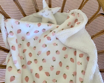 Small WARM Blanket - 80 x 70 cm Cotton gauze Strawberries / Sherpa milk - Ready to go - WINTER birth blanket