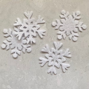 Copos de nieve de fieltro, copos de nieve de encaje troquelados
