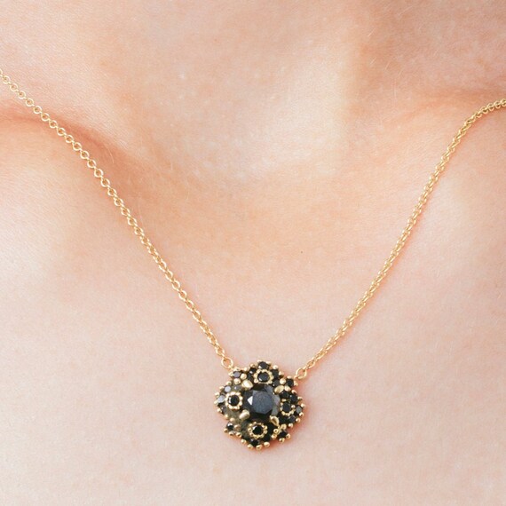 Ever Blossom Pendant, Yellow Gold, Onyx & Diamonds - Jewelry