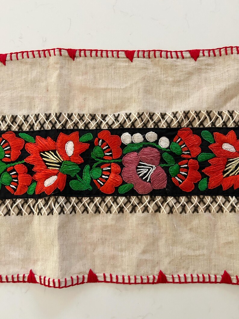 Vintage Hungarian Hand-embroidered Linen Table Runner - Kalocsa Folk ...