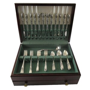 Vintage Oneida Community White Orchid Silverplate Flatware 78 Pc Set With Chest 1953
