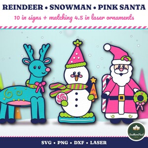 Puede incluir: Archivos de dise&ntilde;o digital con un reno azul turquesa, un mu&ntilde;eco de nieve con sombrero rosa y un Santa Claus rosa. Texto: REINDEER &bull; SNOWMAN &bull; PINK SANTA, 10 in signs + matching 4.5 in laser ornaments, SVG &bull; PNG &bull; DXF &bull; LASER. Logotipo Southern Nest SVG.