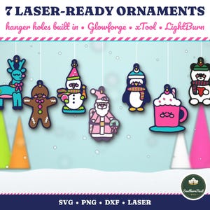 K&ouml;nnte beinhalten: Sieben laserfertige Ornamente mit Rentier, Lebkuchenfigur, Schneemann, Weihnachtsmann, Pinguin, Kakaotasse und B&auml;r. Text: 7 LASER-READY ORNAMENTS, hanger holes built in, Glowforge, xTool, LightBurn, SVG, PNG, DXF, LASER.