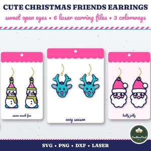 Puede incluir: CUTE CHRISTMAS FRIENDS EARRINGS, sweet open eyes, 6 laser earring files, 3 colorways. Tres pares de pendientes en tarjetas: muñecos de nieve con texto snow much fun, renos con cozy season y caras de Santa con holly jolly.