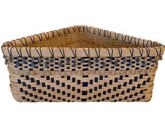 BASKET PATTERN "Addison" Corner Counter Basket with Bead Accent