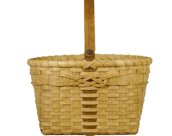 BASKET PATTERN "Tessa" with Josephine Knot Accent and Interlocking V or Butterfly Knot on Handle