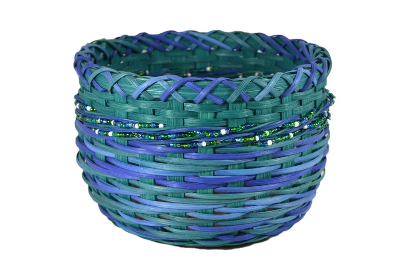 BASKET PATTERN Melina Round Table Basket with Bead Accent image 1