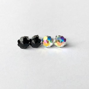 Boucles d&#39;oreilles Flower Swarovski Crystal Stud, Studs, Crystals in Jet ou Aurora Borealis