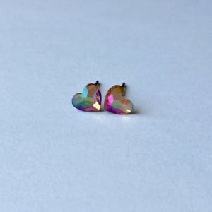 Tiny Purple Haze Heart Studs Pendientes de cristal Swarovski Postes de acero quirúrgico Stud Hearts Crystals
