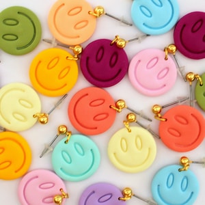 Kleurrijke smiley oorbellen - polymeerklei retro oorbellen - Y2K dopamine sieraden - leuke oorbellen voor tieners - handgemaakte cadeaus - kawaii