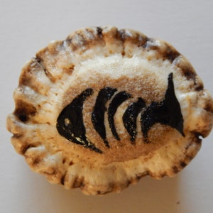 Rzeźbiony poroże łosia: rozeta ze szkieletem ryby, dekoracja kabiny