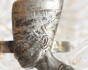 Detallado Antiguo busto egipcio de plata de ley o cabeza de la reina Nefertiti Anillo - Tres sellos distintivos de Egipto - Tamaño 9.5 o 9 1/2