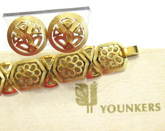 Trifari Bracelet and Earring Set - Midcentury Vintage 1960's 1970's - Mod Floral & Geometric Hexagon Design - Clip on Earrings - Gold Toned