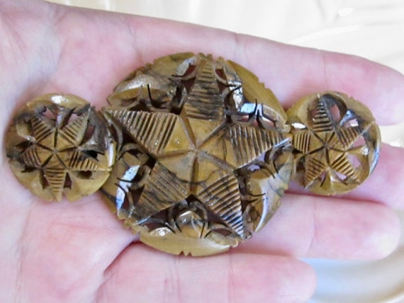 Lacy Vintage Folk Art Carved Pierced Wood Pin / B… - image 9