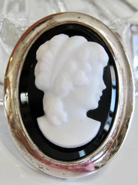 Vintage Mid - Century Black and White Cameo Versa… - image 2