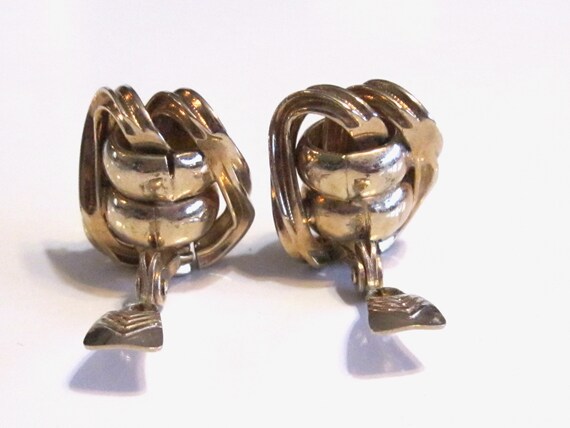 Classy Gold Vintage Clip On Earrings - Twisted Fa… - image 7