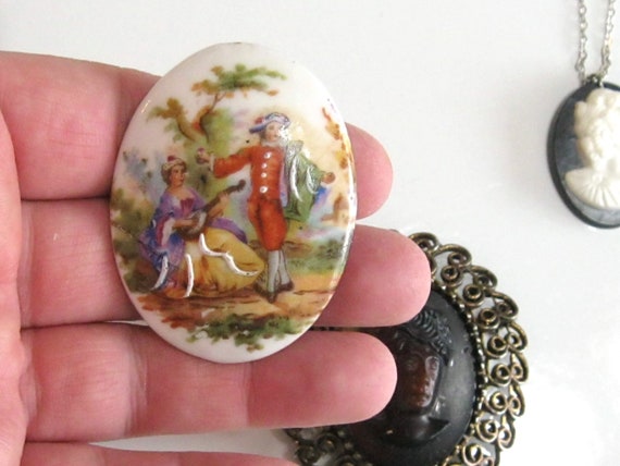 HOPELESS ROMANTIC  - Vintage Mixed Cameo Jewelry … - image 9