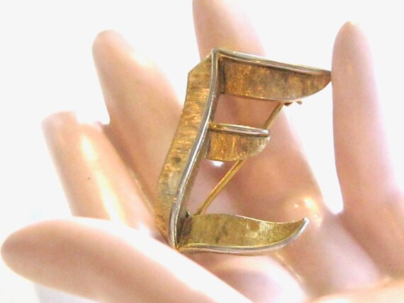 Trifari Letter "E" Pin Brooch, VIntage Inițial Pi… - image 2