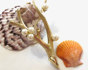 Trifari Under the Sea Brooch, Vintage Trifari Pin, Coral Trifari, Trifari with Pearls, Mid-Century Trifari Jewelry, Beach Brooch, 1950's